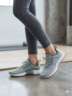 Nike Women's Air Presto Light Pumice/Gunsmoke Low-Profile Sneakers EUC Size 8